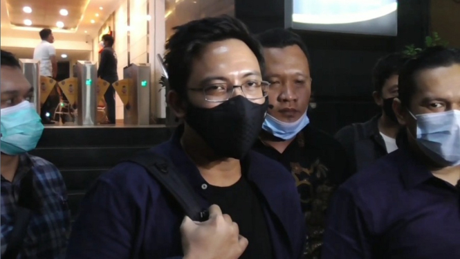 David NOAH usai menjalani pemeriksaan di Polda Metro Jaya, Selasa (ANTV/ Arief Budiman Saputra)