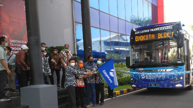 pelepasan bus listrik