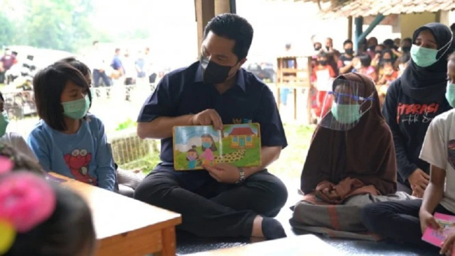 Cara Unik Menteri BUMN Erick Thohir Sosialisasikan Masker Kepada Anak-Anak (Foto Istimewa via VIVA)
