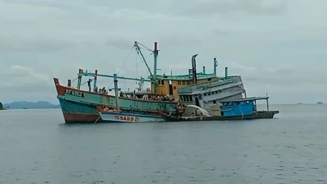 Tiga kapal asing Vietnam ditenggelamkan. (ANTV/ Alboin Jupri)