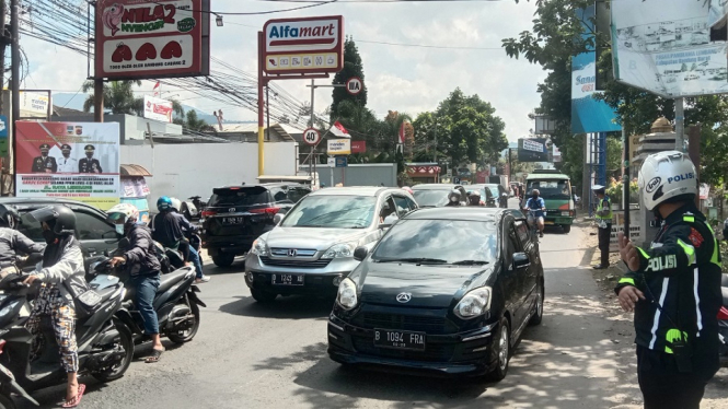 Ganjil Genap Tidak Membuat Nyali Ciut Para Wisatawan Luar Kota Berlibur ke Lembang (Foto antvklik-Endra)