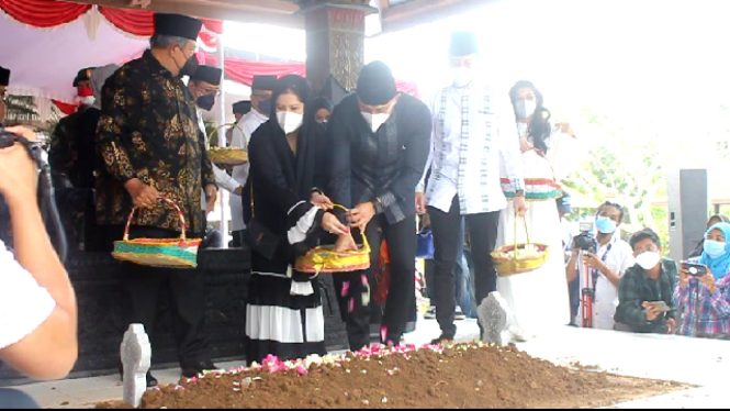 Hadiri Pemakaman, SBY: Ibu Ageng Contoh Istri Prajurit Pejuang Keutuhan NKRI (Foto antvklik-Eddy Suryana)