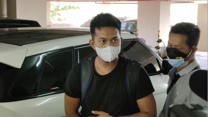 Putra Tukul Arwana, Ega Prayudi datangi RS PON Jakarta. (ANTV/ Simon Tobing)