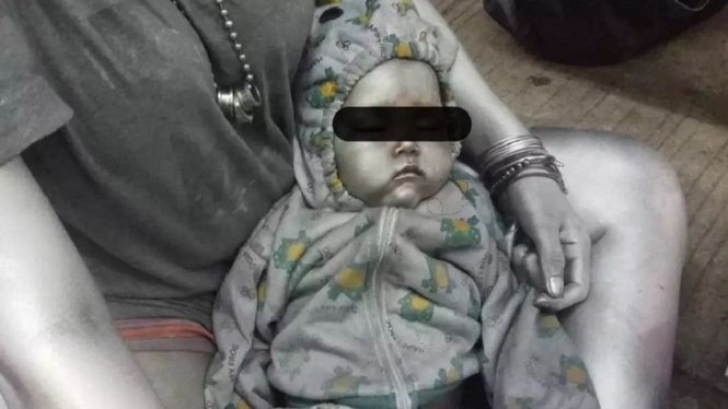 Fotonya Viral, Wanita dan Bayi Manusia Silver Ditangkap Satpol PP (Foto Instagram)
