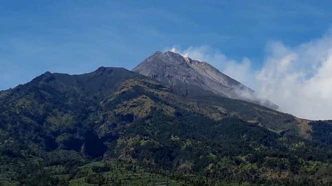 Gunung Merapi Kembali Luncurkan 6 Kali Guguran Lava Pijar (Foto antvklik-Agus)