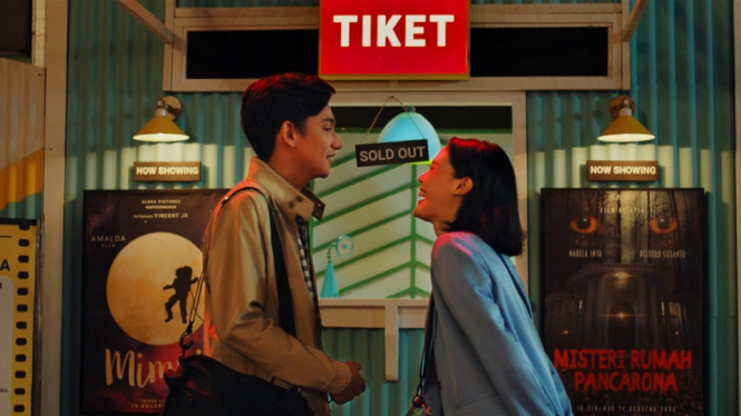 Adipati Dolken dan Della Dartyan di Teaser Trailer "Akhirat: A Love Story". (BASE Entertainment)
