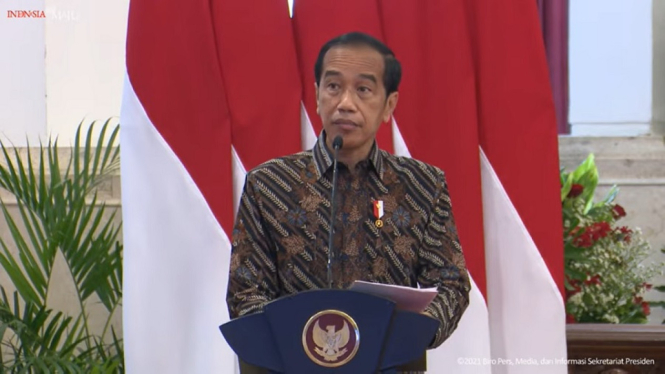 Presiden Jokowi Prihatin Banyak Warga Terjerat Bunga Tinggi Pinjaman Online (Foto Tangkap Layar Youtube)