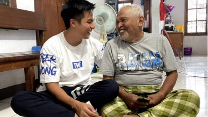 Baim Wong dan kakek Suhud. (Foto: Instagram @baimwong)
