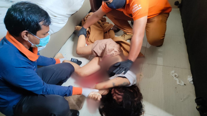 Wanita Muda dengan Tato di Lengan, Ditemukan Tewas Bersimbah Darah (Foto antvklik-Asho)