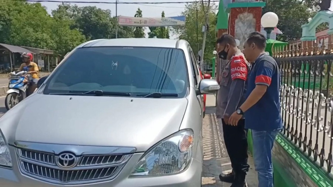 Pencuri Bernyali. Mobil Milik Anggota TNI Dibobol, Tas, Uang dan Borgol Raib (Foto antvklik-Opih)