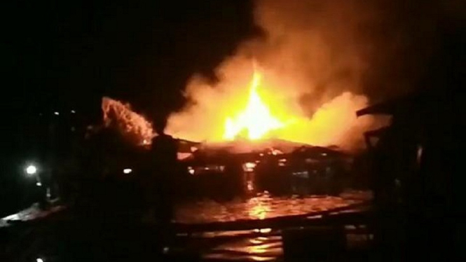 Kolam Jaring Apung Ludes Terbakar, Ratusan Ikan Mati Terkapar (Foto antvklik-Deni)