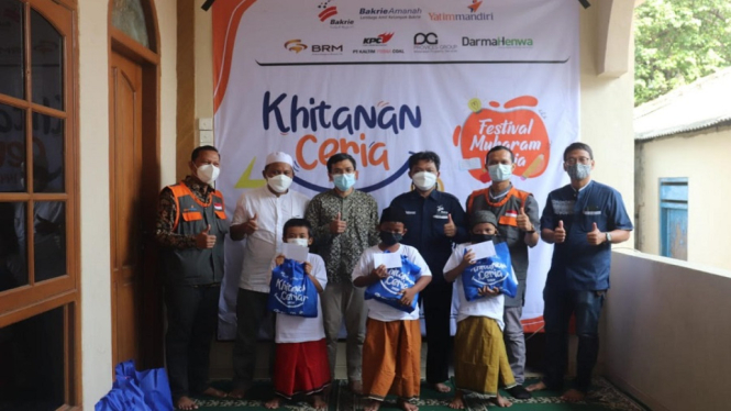 Bakrie Amanah Bersama Yatim Mandiri Gelar Khitanan Ceria (Foto Istimewa)