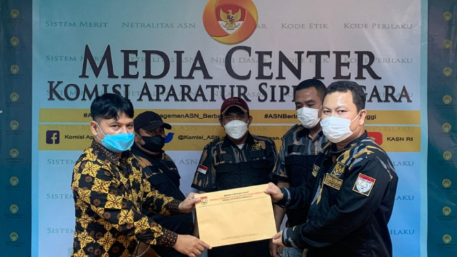 KASN Diminta Beri Sanksi ASN Kementan yang Pakai Seragam Partai (Foto Istimewa)