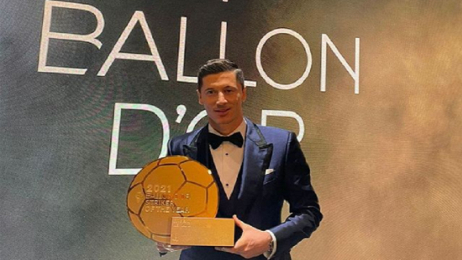 Robert Lewandowski raih gelar striker terbaik di ajang Balon d'Or 2021