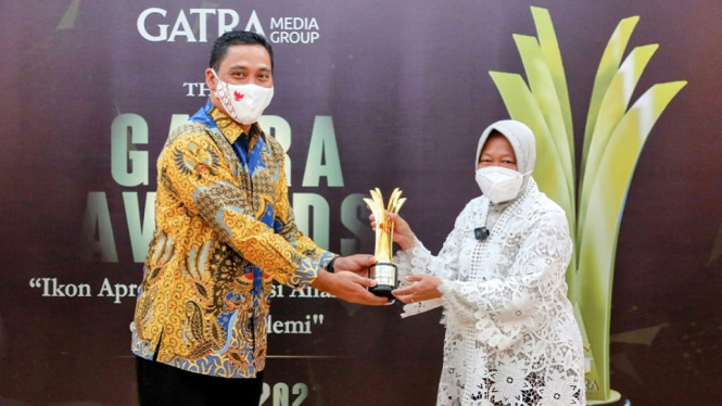 Lakukan Berbagai Terobosan Atasi Dampak Pandemi, Mensos Risma Terima Anugerah 'GATRA Awards 2021' (Foto Humas Kemensos)