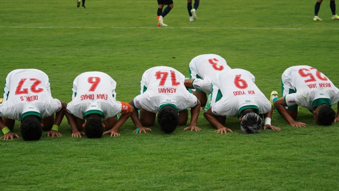 Laos vs Indonesia 1-5 Pemain Timnas sujud syukur