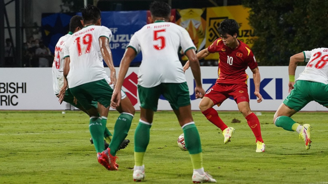 Pe,main Indonesia bertahan total hentikan serangan Vietnam 0-0