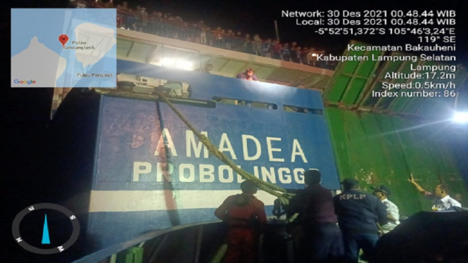 KMP Amadea Kandas,  Lebih Dari 10 Jam Ratusan Penumpang Tertahan Dalam Kapal
