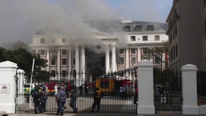 Gedung Parlemen Afrika Selatan Terbakar