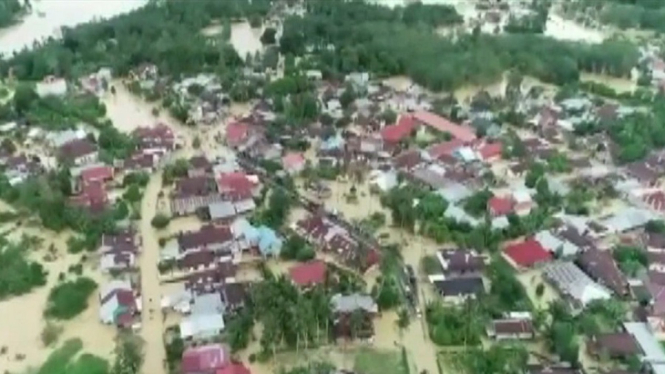 14 Kecamatan tenggelam akibat luapan anak sungai Batanghari, jambi (antv / Bayu Alfarizi)
