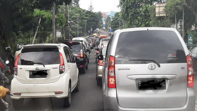 Kemacetan Sepanjang 6 Km Terjadi di Jalan TB Simatupang Akibat Galian PLN(Fotoantvklik-Doni)