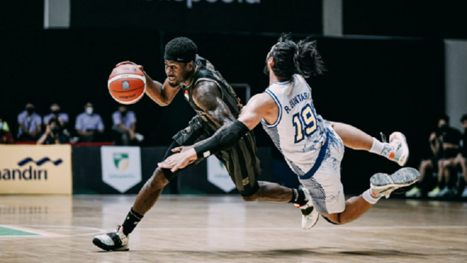 West Bandits Combiphar Solo Bungkam Prawira Bandung di IBL 2022