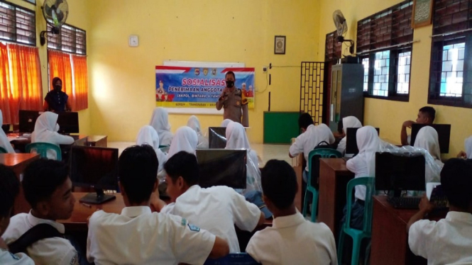 Polres Sumbawa Sosialisasikan Penerimaan Anggota Polri ke Sejumlah Sekolah