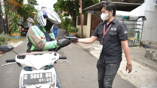 Jumat Penuh Berkah Bersama ANTV Bagikan Nasi Bungkus Gratis untuk Masyarakat(Foto Istimewa)