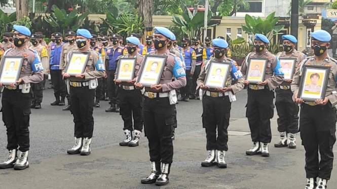 12 Oknum Polisi Nakal dari Jajaran Polrestabes Surabaya Dipecat (Foto antvklik-Zainal)