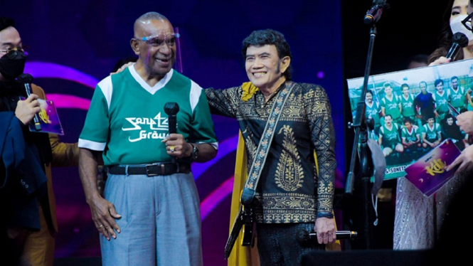 Saat Raja Dangdut Rhoma Irama Bertemu dengan Legenda Sepak Bola Yohanes Auri (Foto Instagram @rhoma_official)