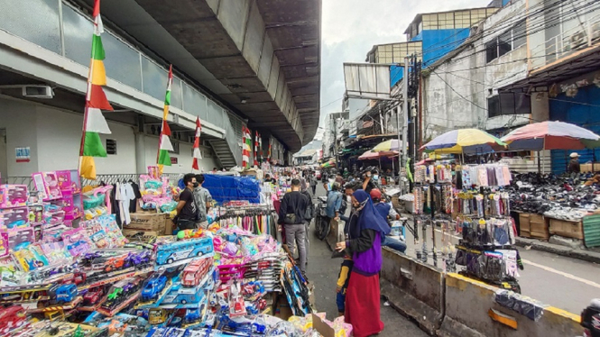 Pasar Asemka, Tempat Favorit Warga Berbelanja Mainan