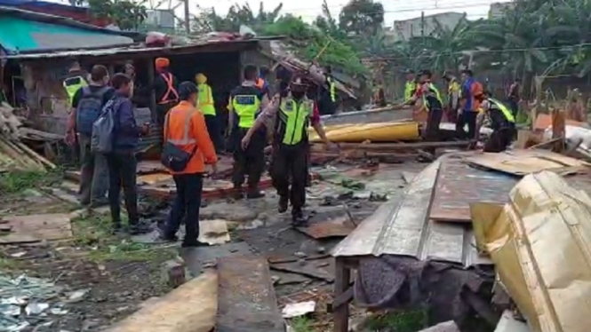 Daop 1 Jakarta Tertibkan 326 Bangunan Liar di Lintas Stasiun Tanjung Priok-Ancol