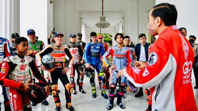 Presiden Jokowi bicara dengan Pembalap MotoGP di Istana Merdeka