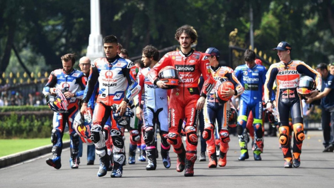 Pembalap MotoGP menuju Parkiran Motornya di Istana Merdeka