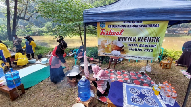 Sikapi Kelangkaan Migor, Ratusan Warga Lintas Agama Ikuti Festival Minyak Klentik