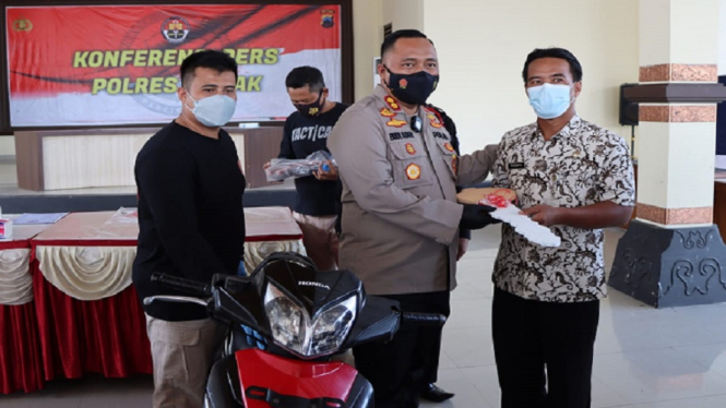 Tangkap Pelaku Curanmor, Polres Demak Langsung Kembalikan Motor Korban