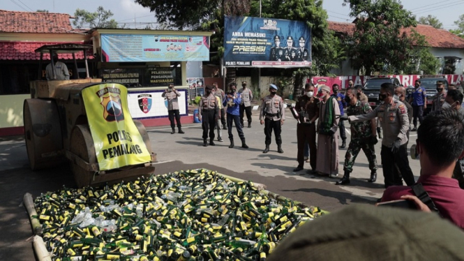 Jelang Ramadhan, Polres Pemalang Musnahkan Ribuan Miras dan Obat Keras Hasil Penindakan Pekat