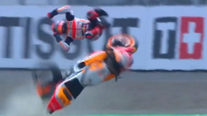 Marc Marquez terbang saat mengalami kecelakaan terhebat dalam karirnya di MotoGP Mandalika