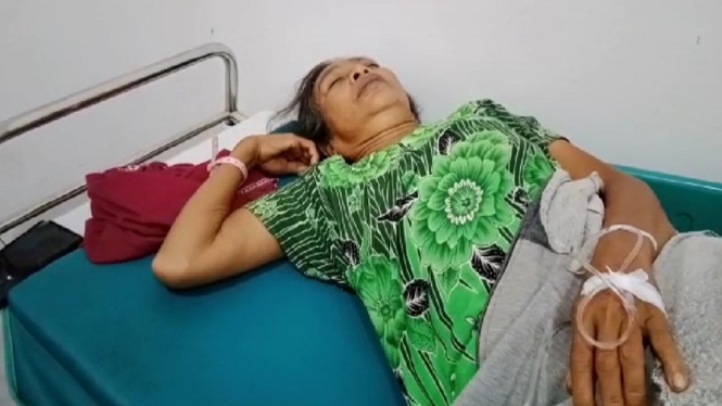 Dipaksa vaksin untuk terima BLT, seorang ibu di Konawe Selatan nyaris pingsan (antv / Erdika Mukdir)