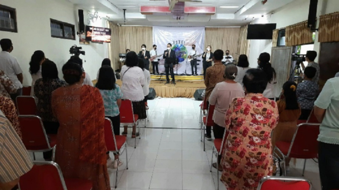 Suasana ibadah Jumat Agung Di Gereja Sidang Jemaat Allah Immanuel Boyolali (antv / Agus Saptono)