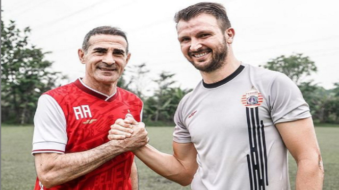 Marco Motta dan pelatih baru asal Italia Angelo Alessio pulang karena PPKM Darurat