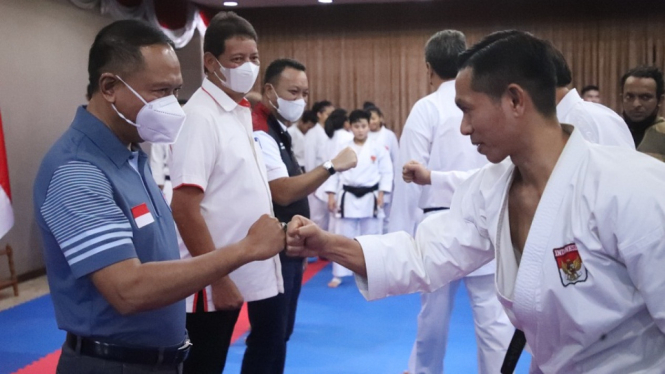 Menpora Amali Minta Tim Karate Indonesia Berjuang Maksimal di SEA Games 2021 Vietnam