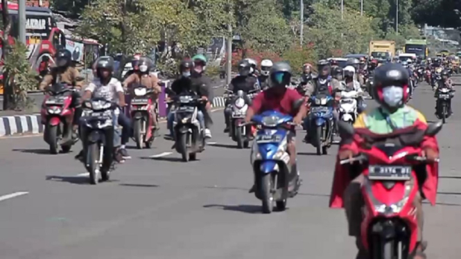 Ribuan Pemudik Motor Padati Jalur Pantura Cirebon