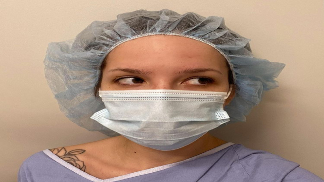 Tiga Hari setelah Halsey menjalani Operasi Endometriosis pertama. (Foto: Instagram @iamhalsey)