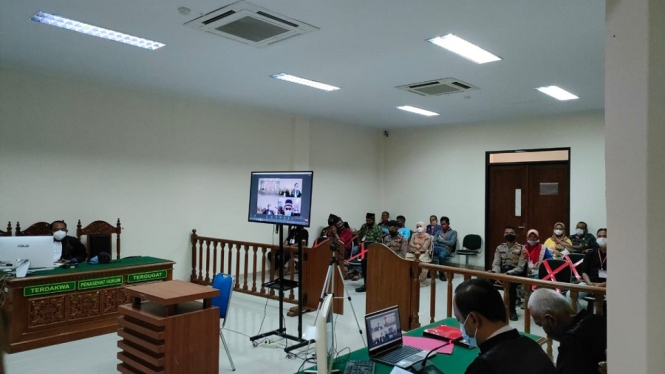 Jaksa Penuntut Umum (JPU) menuntut 12 tahun penjara terhadap Ketua Forum Komunikasi Masyarakat Indramayu Selatan (F-Kamis) yang merupakan Anggota DPRD Indramayu