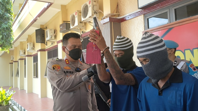 Mengaku Polisi, Residivis Rampas Telepon Genggam dan Todongkan Pistol Mainan (Foto antvklik-Edi)