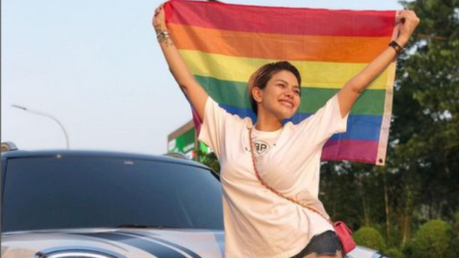 Nikita Mirzani yang Mendukung LGBT. Foto Instagram Akun @nikitamirzani_mawardi172