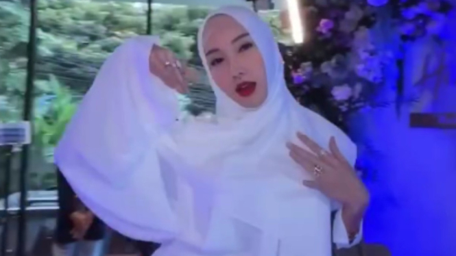 Lucinta Luna saat hadiri Halal Bihalal Ms Glow. Instagram lucintaluna_manjalita