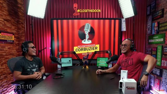 Gus Miftah dan Deddy Corbuzier (Foto: Youtube Deddy Corbuzier)