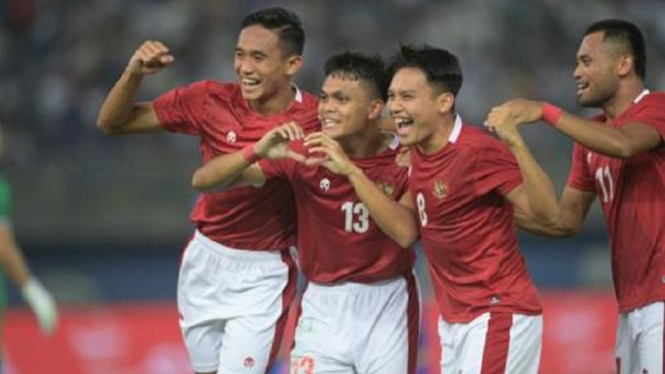 Kuwait vs Timnas Indonesia 1-2 selebrasi Rachmad Irianto dan Witan Sulaeman